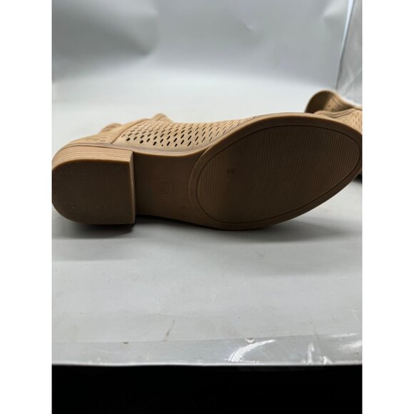 Tan Perforated Ankle Boots For Women Size 8.5 chunk 1" heal slip on V-sides READ - Picture 13 of 14